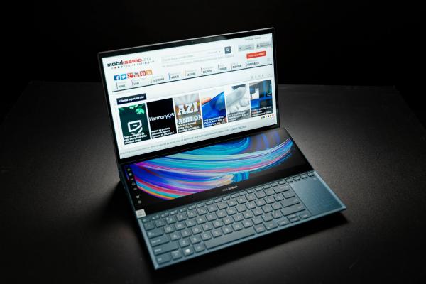 ASUS ZenBook Pro Duo OLED - Fotografii review