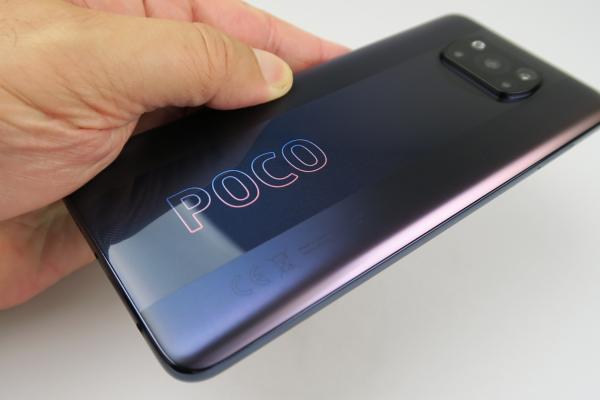 Poco X3 Pro: Telefon solid și gros, cu design împrumutat de la modelul Poco X3