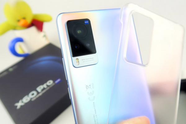 Vivo X60 Pro: Design premium, cu aluminiu şi sticlă Schott