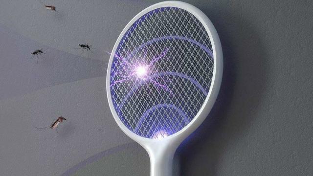 <b>TomTop vinde un aparat anti-țânțari Youpin Qualitell pentru doar 18.14 euro, cu livrare gratuită</b>Vara atrage pe lângă temperaturile ridicate din termometru și cele mai supărătoare insecte și anume țânțarii. Oricâte măsuri de precauție am lua tot se nimerește ca un asemenea bâzâitor să ne strice somnul