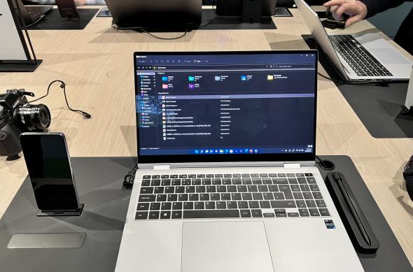 Fotografii hands-on Samsung Galaxy Book2 Pro 360: Galaxy-Book-2-360_06.jpg