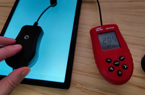 Luminozitate display Samsung Galaxy Tab A8 10.5 2021 și ecranul văzut la microscop: Samsung-Galaxy-Tab-A8-10-5-2021_032.jpg