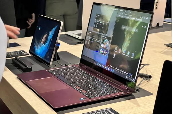 Fotografii hands-on Samsung Galaxy Book2 Pro 360