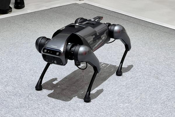 MWC 2022: Robotul patruped, Xiaomi CyberDog, se rostogolește și face senzație în Barcelona (Video)