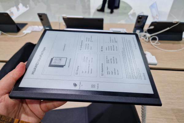 Huawei MatePad Paper - Fotografii Hands-On