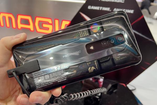 MWC 2022: ZTE Nubia Red Magic 7 Prezentare Hands-On - Smartphone de gaming cu design transparent, cooler cu iluminare RGB și hardware de top