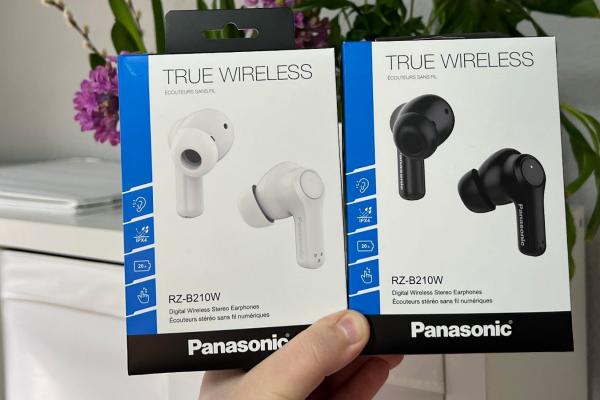 #RushToBFro - Iată cum poți obține o pereche de căști wireless Panasonic RZ-B210WDE-P de la BF.ro!