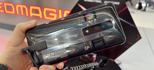 MWC 2022: ZTE Nubia Red Magic 7 Prezentare Hands-On - Smartphone de gaming cu design transparent, cooler cu iluminare RGB și hardware de top
