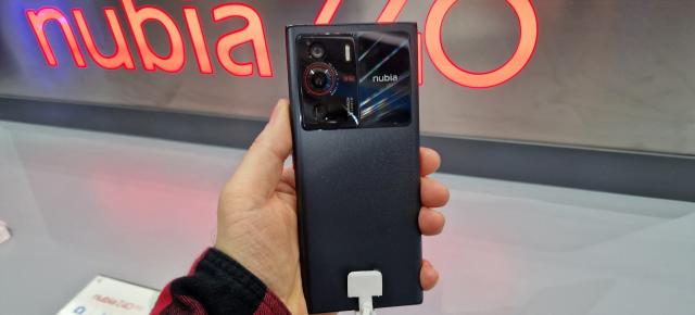 MWC 2022: ZTE nubia Z40 Pro Prezentare Hands-on - flagship cu "încărcare magnetică", cameră cu obiectiv de 35mm și senzor custom