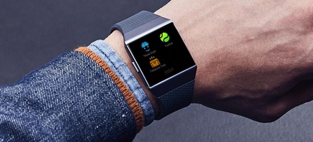 1.7 milioane de ceasuri Fitbit retrase de pe piaţă; Provocau arsuri pe mâna utilizatorilor