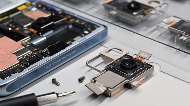 <b>vivo își prezintă centrul R&D din Tokyo și viziunea despre dezvoltarea tehnologiei camerelor foto (Video)</b>vivo susține încă din 2017 că în viitor, cercetarea în domeniul tehnologiei mobile nu va mai avea ca scop final inovațiile tehnologice într-un singur domeniu. În schimb, se va concentra pe inovații tehnologice generale și va ține cont de faptul că un