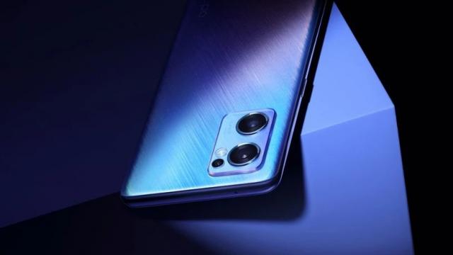 <b>Preț și disponibilitate OPPO Reno7 5G în România</b>A trecut fix o lună de la anunțul variantei globale de OPPO Reno7 5G și iată că încep să apară și primele sale listări la vânzare din România. De aceea, azi punem la cale un articol dedicat Preț și Disponibilitate prin intermediul căruia veți afla 