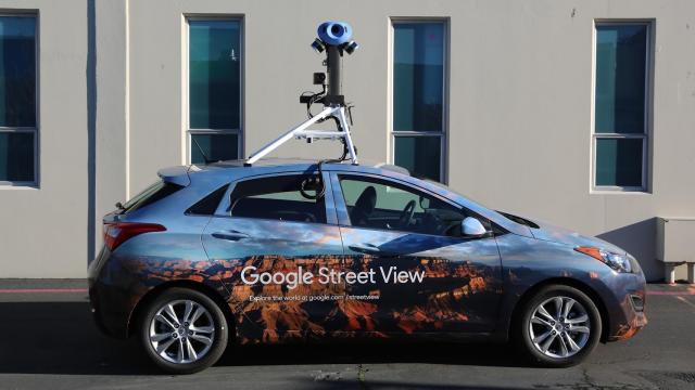 <b>Imaginile Street View vor fi actualizate! Mașinile Google revin pe străzile din România în această lună</b>Azi aflăm că mașinile Google  Street View se întorc în România începând cu jumătatea acestei luni. Ele vor străbate în următoarele luni șoselele țării și vor vizita 120 de localități și drumurile dintre ele, cu scopul de a actualiza imaginile Street View 