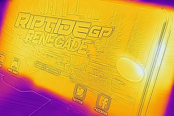 ASUS ZenFone 9: Benchmark-uri de coroniţă şi medalie, cu sacrificiu de temperatură