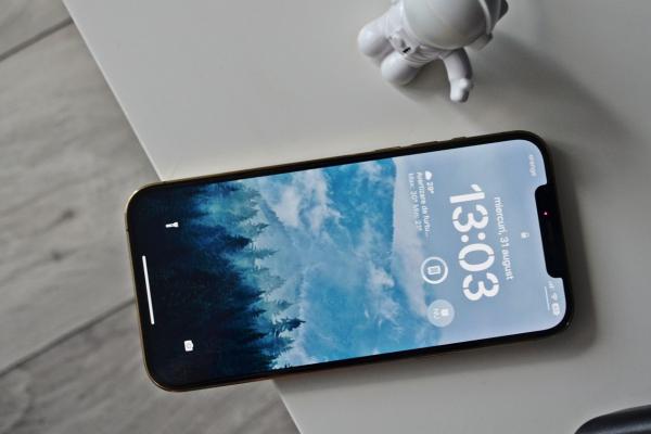 În cazul în care nu mai ai răbdare încă câteva zile, poți experimenta noile funcții ale lui iOS 16 chiar acum (este ultimul public beta ce poate fi instalat înainte de lansare), iată cum! (+impresii)