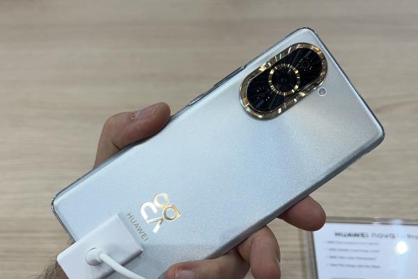 IFA 2022: HUAWEI nova 10 Pro prezentare Hands-On - Selfie-phone cu display OLED generos, design inedit și alimentare rapidă la 100W
