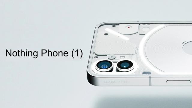 <b>Nothing Phone (1) ar urma să primească Android 13 Beta abia spre finalul acestui an; Actualizarea stabilă așteptată în 2023</b>Nothing Phone (1) a debutat în luna iulie a acestui an. A sosit cu Android 12 din fabrică, iar terminalul a primit până acum 3 actualizări destul de importante, fiind rezolvate câteva bug-uri și probleme. Google a lansat noua versiune a sistemului său