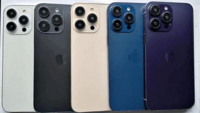 <b>iPhone 14 Pro apare pe nuanțe de albastru și mov sub formă de machete; Vedem mai clar și decupajele din ecran</b>Cu data de 7 septembrie bifată în calendar drept ziua lansării seriei iPhone 14, era de așteptat ca și numărul de leak-uri să crească, astfel că astăzi aruncăm o privire asupra unor noi machete. Acestea par mai bine finisate, deși nu 100% 
