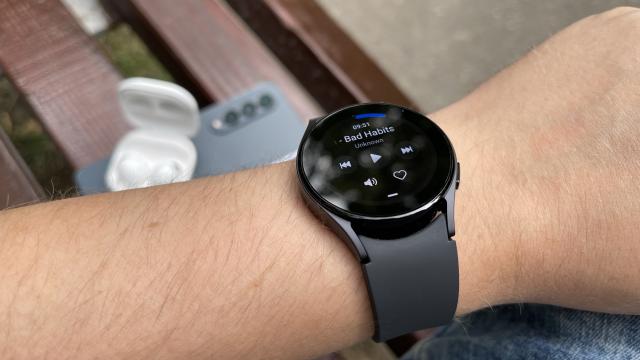 <b>Samsung Galaxy Watch5 + Galaxy Buds2 Pro, cum funcționează acest combo dacă vă aflați în mișcare, în vacanțe, deplasări sau la jogging (Prezentare)</b>Evenimentul de vară Samsung Unpacked a adus nu doar telefoane pliabile ci și noi smartwatch-uri, plus o pereche de căști wireless. Mă refer desigur la seria de ceasuri Galaxy Watch5 și la căștile in-ear Galaxy Buds2 Pro, în ambele cazuri