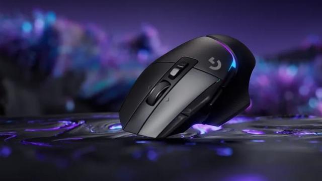 <b>Logitech lansează noua serie de mouse-uri G502 X; Aduc butoane hibride cu tehnologie optică, port USB-C pentru alimentare</b>Logitech a lansat recent seria de mouse-uri G502 X. Este vorba despre 3 astfel de periferice de această dată: o variantă pe fir și două wireless - G502 X, G502 X Lightspeed și G502 X Plus. O veste bună e că modelul wireless aduce acum conectivitate USB-C