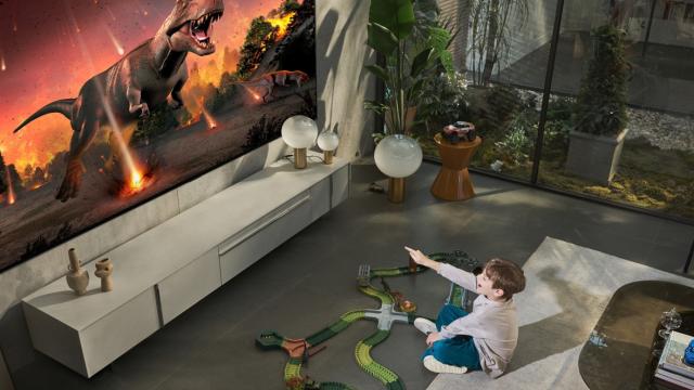 <b>IFA 2022: LG prezintă primul televizor OLED de 97 de inch din lume: LG OLED 97G2 (246 cm)</b>Deși deschiderea oficială a târgului de tehnologie IFA 2022 din Berlin (unde apropo ne aflăm și noi în momentul de față), are loc pe data de 2 septembrie, lansările au început deja, iar LG atrage toate privirile odată cu anunțul primului 