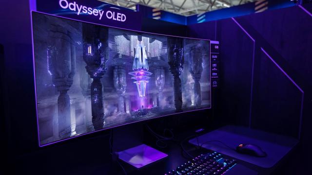 <b>IFA 2022: Samsung lansează monitorul de gaming Odyssey OLED G8! Are 34 de inch și nu necesită un PC sau o consolă pentru a te bucura de jocuri</b>Samsung tocmai a anunțat un nou monitor de gaming în cadrul IFA 2022. Este vorba chiar despre primul model cu panou OLED de 34 inch în diagonală din portofoliul său - Odyssey OLED G8. Evident, vine cu specificații de top, însă îl face inedit și faptul că