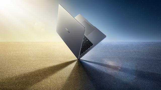 <b>IFA 2022: Honor MagicBook 14 (2022) debutează în Europa; Ultrabook premium cu display de 14 inch, CPU Intel Core Gen 12 și grafică RTX</b>În cadrul evenimentului Honor susținut la IFA Berlin 2022 a fost prezentat azi și ultrabook-ul Honor MagicBook 14. El va fi disponibil curând în Europa, aduce construcție premium și specificații de ultimă generație. Rulează Windows 11, iar detalii despre