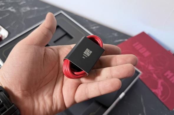 POCO X8 Pro (Iron Man Edition) - Galerie foto Mobilissimo.ro: img013.jpg