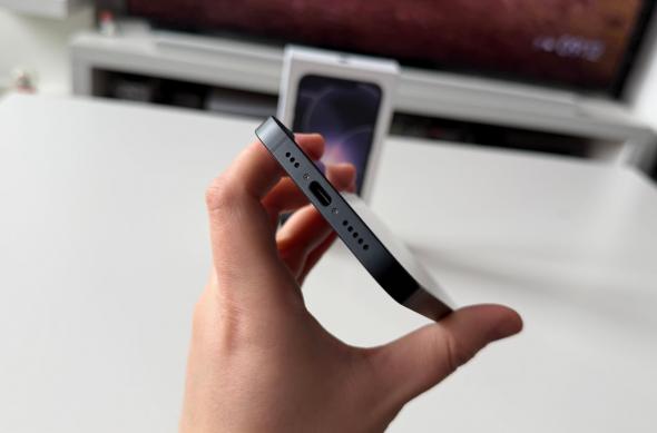 Apple iPhone 16e - Unboxing: iPhone-17e-Unboxing_ (10).jpg