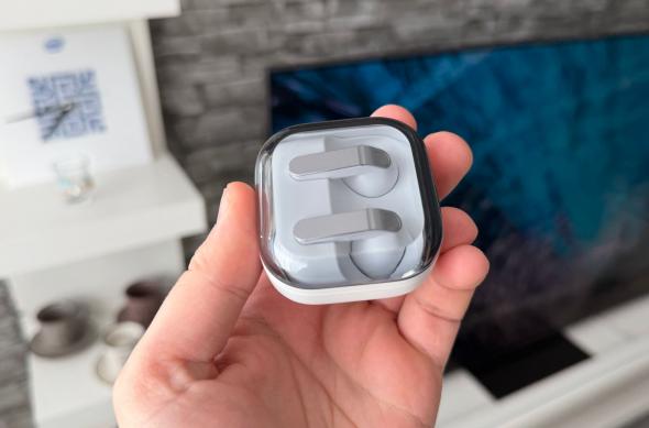 Samsung Galaxy Buds4 - Fotografii hands-on: Samsung-Galaxy-Buds4-Design_ (3).jpg