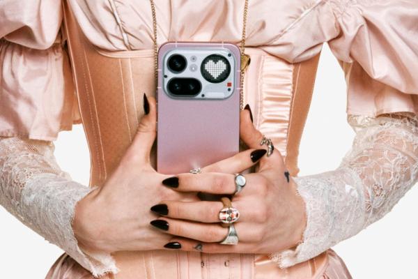 Preț și disponibilitate Nothing Phone (4a) Pro în România (250 lei extra reducere)