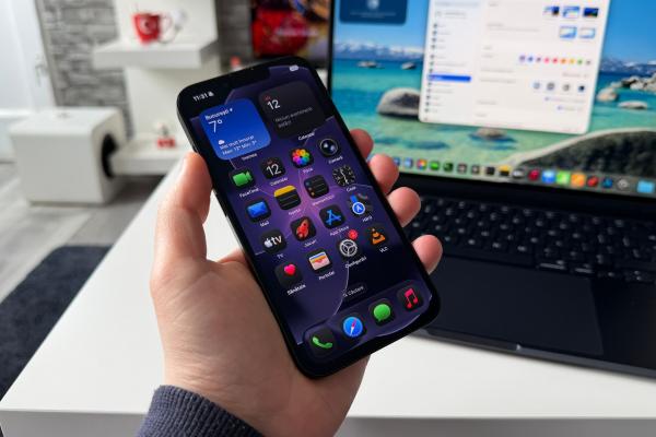 Apple iPhone 17e: Display micuț, cu protecție îmbunătățită, strat anti-reflexii și luminozitate cu boost față de 16e