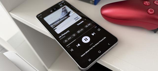 Samsung Galaxy S26+: Acustică stereo care își face perfect treaba la muzică, reel-uri nesfârșite pe Instagram