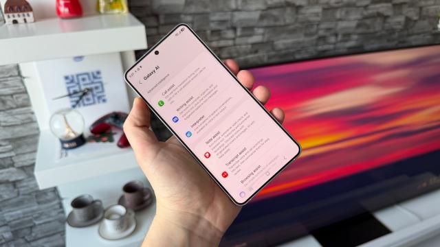 <b>Samsung Galaxy S26+: OneUI 8.5 este mai util prin suita Galaxy AI, în special la creativitate</b>Samsung a ajuns într-un punct interesant cu seria Galaxy S. Hardware-ul continuă să evolueze, dar adevărata bătălie pare să se mute din ce în ce mai mult în zona software și AI. Galaxy S26+ este primul telefon livrat cu One UI 8.5 