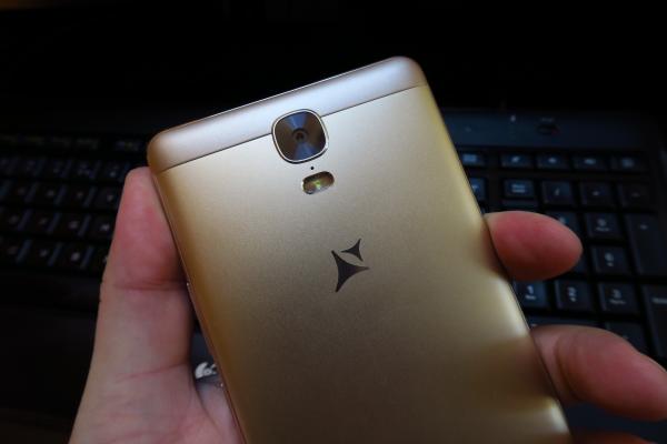 Allview P8 Energy Pro: Camera cu blitz excelent, culori bune, expunere grăbită