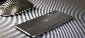 Motorola G52 - Design tineresc și ergonomic