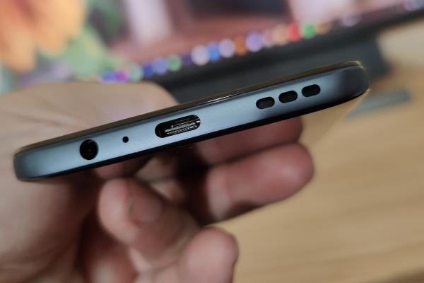 Motorola Moto G82 5G: Acustica stereo, dar fără recorduri la bas sau volum