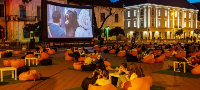 Orange România aduce cinematografele Pop-Up Cinema în 6 oraşe din România; Încasările merg spre Fundaţia Orange