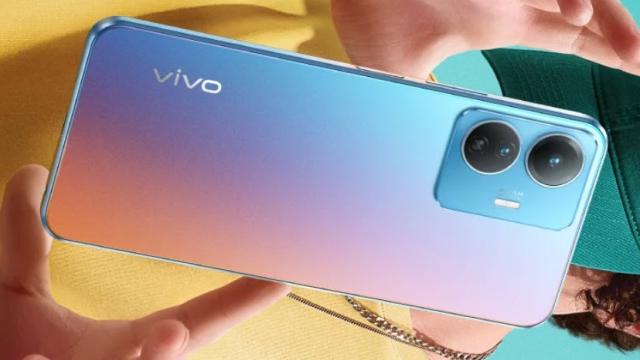 <b>vivo Y77 a debutat: telefon midrange cu ecran de 120 Hz, CPU Dimensity 930, încărcare la 80W</b>Se pare că încărcarea la 80W nu este rezervată doar lui OnePlus Nord 2T, ci ajunge şi pe un telefon vivo, care tocmai a sosit în China şi Malaezia. Se numeşte vivo Y77 şi are un ecran cu refresh rate de 120 Hz, procesor MediaTek 
