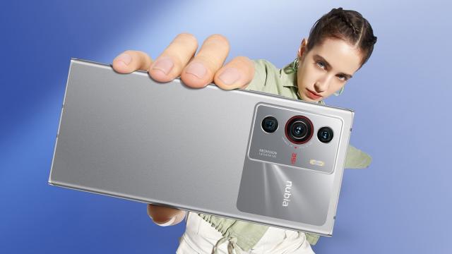 <b>ZTE pregătește lansarea seriei de telefoane flagship Nubia Z50; Ar debuta chiar în această lună</b>În luna februarie a anului 2021 debuta flagship-ul și camera-phone-ul Nubia Z40 Pro. Compania urmează să prezinte noi telefoane de gaming, chiar astăzi. Iată însă că luna iulie ne va aduce și alte surprize, urmând să fie anunțată seria de telefoane