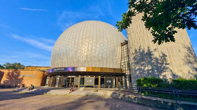 <b>Am fost în sânul ingineriei ZEISS la Berlin şi am văzut ce înseamnă know how-ul nemţesc folosit de vivo pe X80 Pro </b>Aţi remarcat probabil din feed-ul de postări de pe Facebook, contul Mobilissimo că am fost săptămâna trecută la Berlin, pentru a asista la lansarea lui vivo X80 Pro. Pe lângă lansare, am avut ocazia să discut cu oficiali vivo şi ZEISS pentru