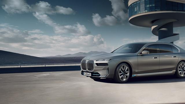 <b>Viitorul este aici, iar microtranzacțiile ajung și în zona auto; BMW cere 18 dolari pe lună dacă vrei scaune încălzite, plus alte dotări oferite pe bază de abonament </b>La achiziția unei mașini ținem cont și de dotările opționale, elemente extra care pot urca prețul automobilului dorit cu mii de euro sau poate chiar mai mult. Acum odată cu modelele electrice și tot soiul de tehnologii precum șofatul autonom 