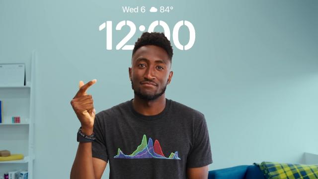 <b>Top 5 noi funcții incluse de Apple în iOS 16: De la lockscreen-ul actualizat, la funcția Live Objects și "lucruri mici" care contează (Video MKBHD)</b>iOS 16 este în beta încă din iunie 2022, din momentul în care a fost anunțat oficial la WWDC 2022. Am trecut prin 2 versiuni beta, fiecare cu noutăți și rezolvări de bug-uri la pachet, iar de curând a venit și varianta Public Beta pe care oricine 
