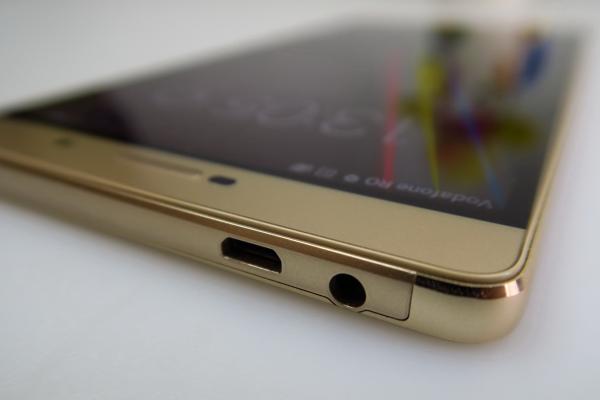 Huawei P8 Max: Design solid şi masiv, surprinzător de uşor la utilizarea de zi cu zi