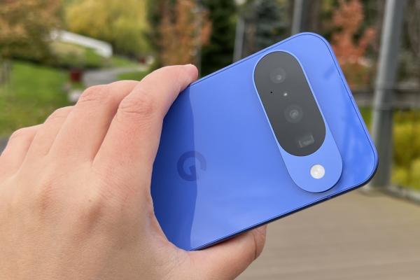 Google Pixel 10: Cameră cu ceva în plus față de iPhone 17-le de bază, macro foarte bun, captură Night savuroasă