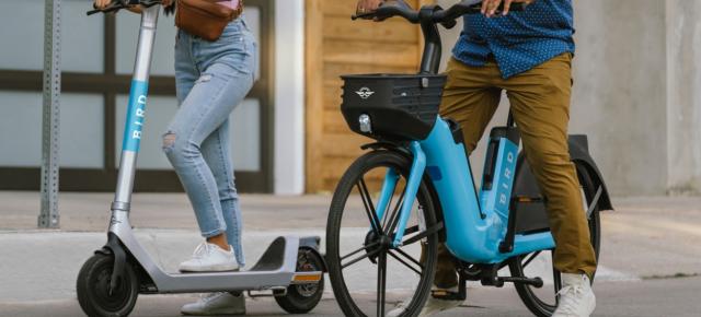 RCA devine obligatorie pentru trotinete și biciclete electrice; Deputații au votat legea decisivă