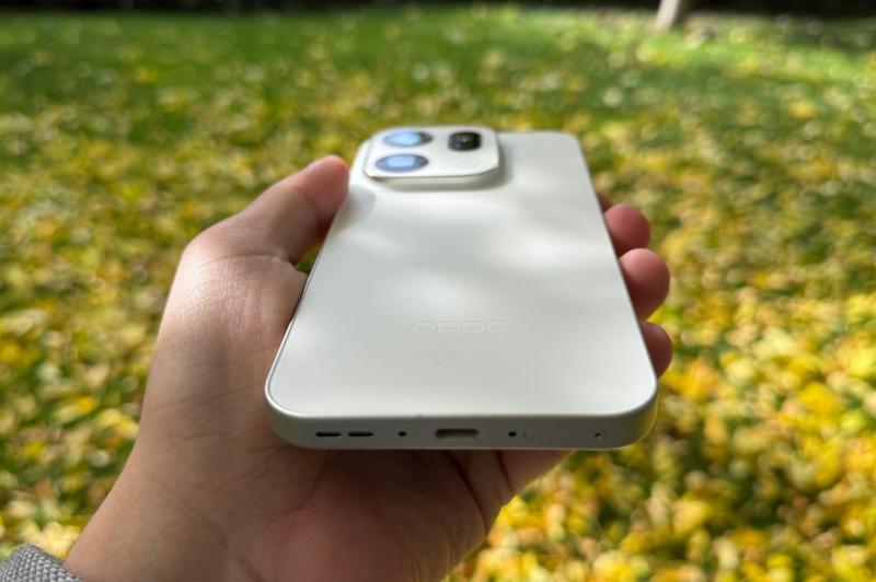 OPPO Find X9 Pro - Fotografii Hands-On: OPPO-Find-X9-Pro-Design_010.jpg