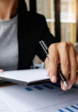 Funcționarii care cer în continuare dosare cu șină și copii după acte emise de stat riscă amenzi de până la 5000 de lei; Proiectul a trecut de Senat