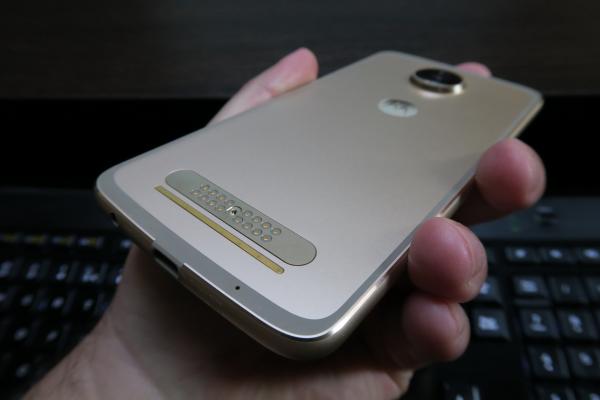 Motorola Moto Z2 Play: Hardware cu upgrade, dar şi downgrade