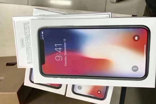 iPhone X e gata de livrare; vedem fotografii ale cutiilor și un scurt unboxing